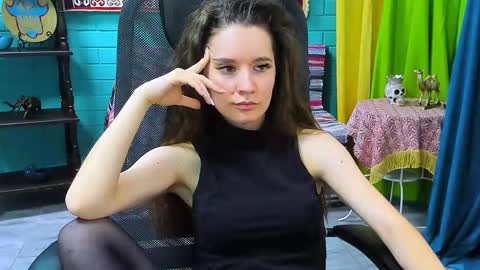 zianichols online show from 02/12/25, 06:19