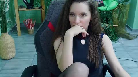 zianichols online show from 03/03/25, 10:42