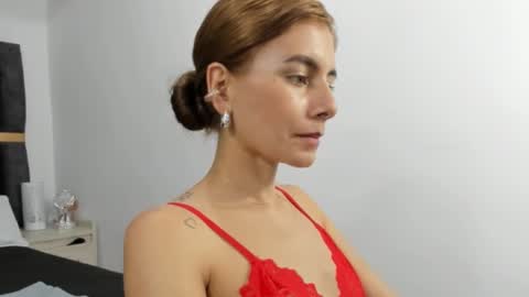 Snapshot of ziataylor chatting on 02/16/25, 10:32 ziataylor online show from 02/16/25, 10:32