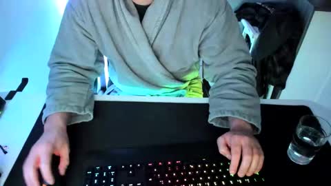 Snapshot of ziemlichflutschig chatting on 12/12/24, 09:37 ziemlichflutschig online show from 12/12/24, 09:37