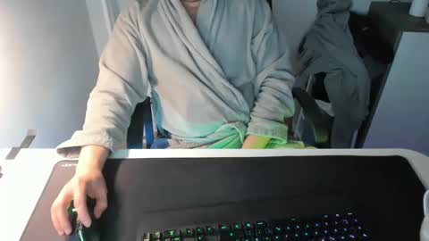 Snapshot of ziemlichflutschig chatting on 01/30/25, 01:11 ziemlichflutschig online show from 01/30/25, 01:11