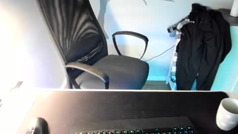 Snapshot of ziemlichflutschig chatting on 02/16/25, 06:10 ziemlichflutschig online show from 02/16/25, 06:10