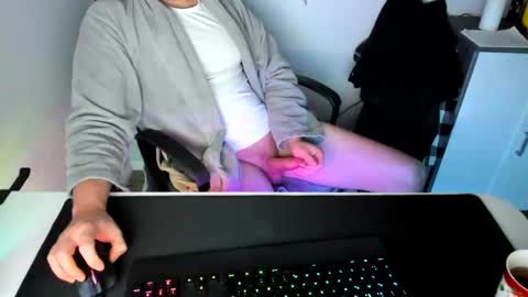 Snapshot of ziemlichflutschig chatting on 02/18/25, 05:53 ziemlichflutschig online show from 02/18/25, 05:53