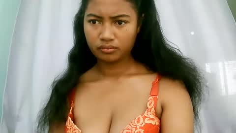 Snapshot of zina479102 chatting on 03/15/26, 04:29 elly online show from 03/15/26, 04:29