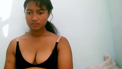 Snapshot of zina479102 chatting on 03/16/26, 05:13 elly online show from 03/16/26, 05:13