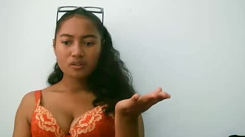 Snapshot of zina479102 chatting on 03/18/26, 04:37 elly online show from 03/18/26, 04:37