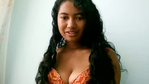 Snapshot of zina479102 chatting on 03/21/26, 05:12 elly online show from 03/21/26, 05:12