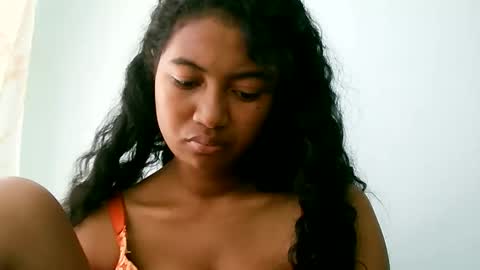 Snapshot of zina479102 chatting on 03/21/26, 08:19 elly online show from 03/21/26, 08:19