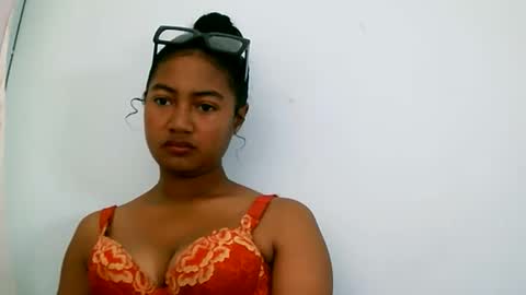 Snapshot of zina479102 chatting on 03/25/26, 05:02 elly online show from 03/25/26, 05:02