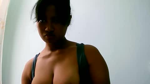 Snapshot of zina479102 chatting on 03/31/26, 05:19 elly online show from 03/31/26, 05:19