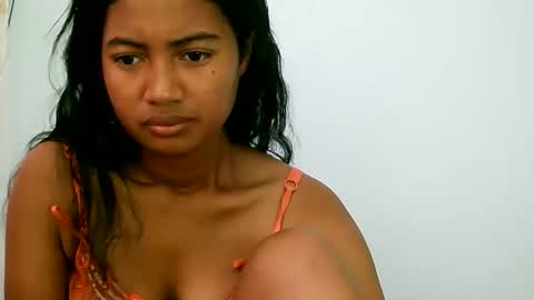 Snapshot of zina479102 chatting on 04/18/26, 05:55 elly online show from 04/18/26, 05:55