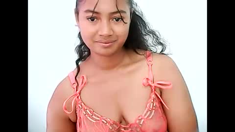 Snapshot of zina479102 chatting on 04/21/26, 05:14 elly online show from 04/21/26, 05:14