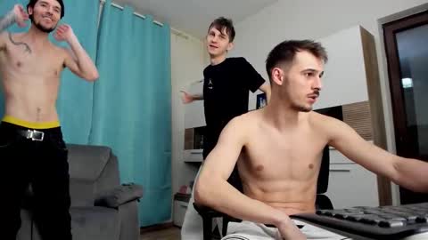 Snapshot of zincky chatting on 03/23/26, 06:56 zincky online show from 03/23/26, 06:56