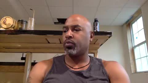 Snapshot of zionlion22 chatting on 10/13/25, 01:00 zionlion22 online show from 10/13/25, 01:00