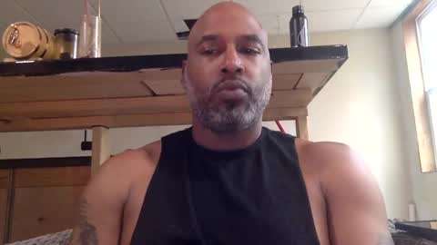 Snapshot of zionlion22 chatting on 11/02/25, 06:21 zionlion22 online show from 11/02/25, 06:21