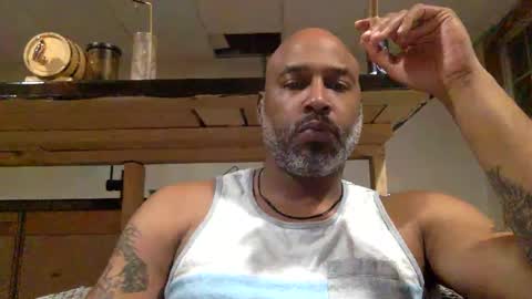 Snapshot of zionlion22 chatting on 11/14/25, 02:43 zionlion22 online show from 11/14/25, 02:43