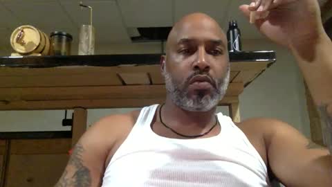 Snapshot of zionlion22 chatting on 11/16/25, 05:02 zionlion22 online show from 11/16/25, 05:02