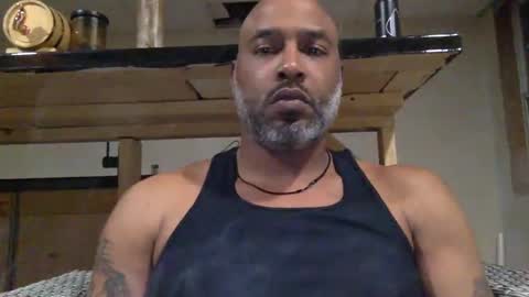 Snapshot of zionlion22 chatting on 11/21/25, 04:00 zionlion22 online show from 11/21/25, 04:00