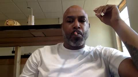 Snapshot of zionlion22 chatting on 12/14/25, 02:33 zionlion22 online show from 12/14/25, 02:33