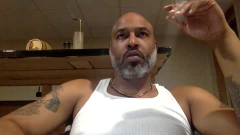 Snapshot of zionlion22 chatting on 12/17/25, 01:44 zionlion22 online show from 12/17/25, 01:44