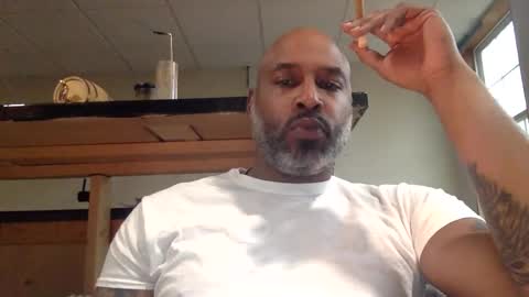 Snapshot of zionlion22 chatting on 12/17/25, 09:43 zionlion22 online show from 12/17/25, 09:43