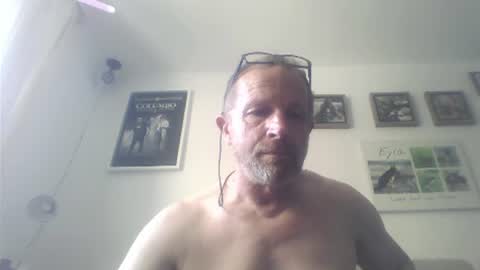 Snapshot of zippi55 chatting on 07/15/26, 03:28 Zippi online show from 07/15/26, 03:28