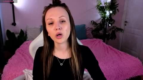 Snapshot of zlata__fox chatting on 04/25/26, 09:01 Zlata Mon Tue Thu Fri Sun Sa GMT 3 0000pm - 0600pm online show from 04/25/26, 09:01