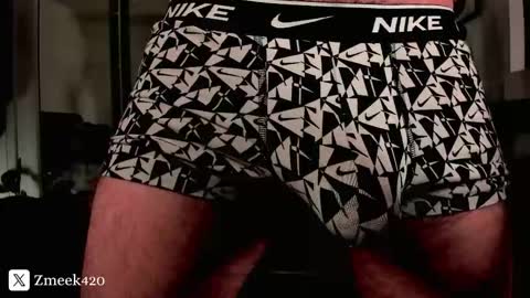 Snapshot of zmeek420 chatting on 11/14/25, 10:18 Z online show from 11/14/25, 10:18