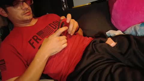 Snapshot of znsecretz3 chatting on 11/01/25, 03:52 I like Tokens too online show from 11/01/25, 03:52