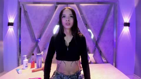 Snapshot of zoe_444_ chatting on 06/25/26, 04:01 Zoe online show from 06/25/26, 04:01