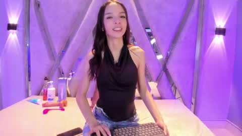 Snapshot of zoe_444_ chatting on 06/26/26, 04:06 Zoe online show from 06/26/26, 04:06