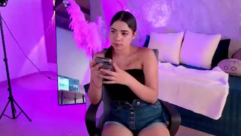 Snapshot of zoe__m chatting on 08/05/26, 04:54 ZOE online show from 08/05/26, 04:54