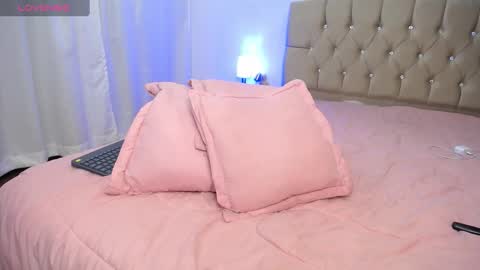 ZOEE online show from 01/21/25, 02:33