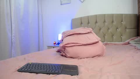 ZOEE online show from 02/02/25, 02:06