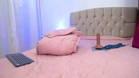 ZOEE online show from 02/13/25, 03:07