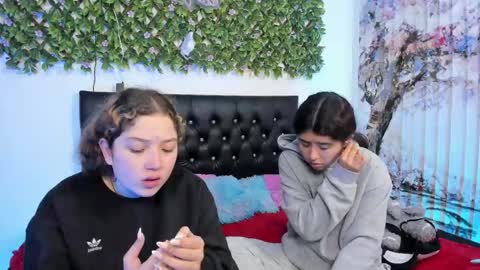 Snapshot of zoe_and_valeria chatting on 04/29/26, 06:25 Zoe And Valeria online show from 04/29/26, 06:25