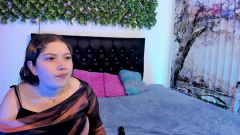 Snapshot of zoe_and_valeria chatting on 05/08/26, 02:22 Zoe And Valeria online show from 05/08/26, 02:22