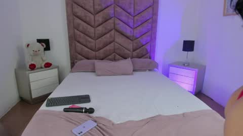 Snapshot of zoe_banx chatting on 03/28/26, 08:25 Zoe Banx online show from 03/28/26, 08:25