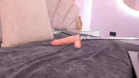 zoe_blosson online show from 04/22/26, 02:25