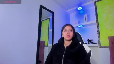 Snapshot of zoe_connor19 chatting on 11/08/25, 07:12 Z O E online show from 11/08/25, 07:12