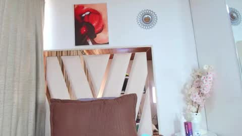 Zoe online show from 09/23/25, 12:30