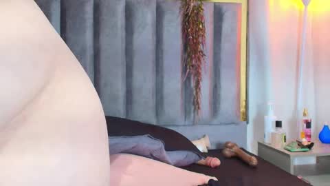 Snapshot of zoe_curvy chatting on 02/14/26, 12:51 Zoe online show from 02/14/26, 12:51