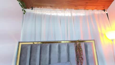 Snapshot of zoe_curvy chatting on 02/16/26, 12:34 Zoe online show from 02/16/26, 12:34