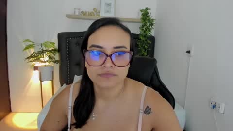 Snapshot of zoe_danae_ chatting on 01/06/25, 12:35 Zoe  online show from 01/06/25, 12:35