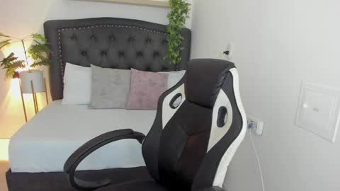 Snapshot of zoe_danae_ chatting on 01/14/25, 03:04 Zoe  online show from 01/14/25, 03:04