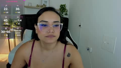 Snapshot of zoe_danae_ chatting on 02/18/25, 12:17 Zoe  online show from 02/18/25, 12:17