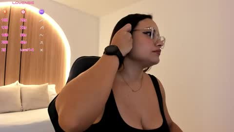 Snapshot of zoe_danae_ chatting on 10/22/25, 12:38 Zoe  online show from 10/22/25, 12:38