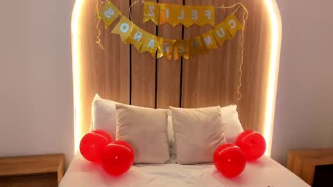 Zoe  online show from 11/10/25, 12:26