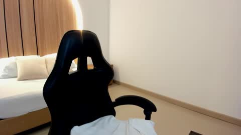 Snapshot of zoe_danae_ chatting on 03/06/26, 12:12 Zoe online show from 03/06/26, 12:12