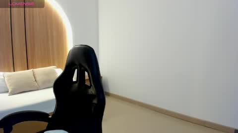 Snapshot of zoe_danae_ chatting on 04/10/26, 12:21 Zoe online show from 04/10/26, 12:21